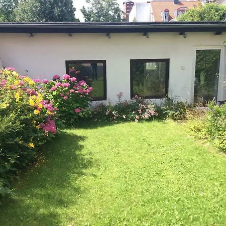Apartment Altstadt Mit Eigenem Parkplatz Und Garten Bonn